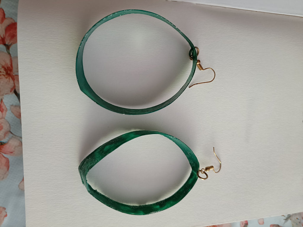 Orecchini di plastica riciclata