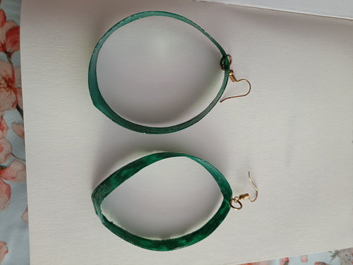 Orecchini di plastica riciclata