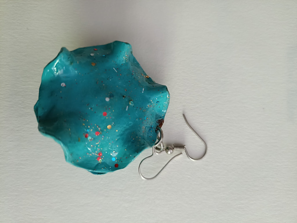 Orecchini di plastica riciclata