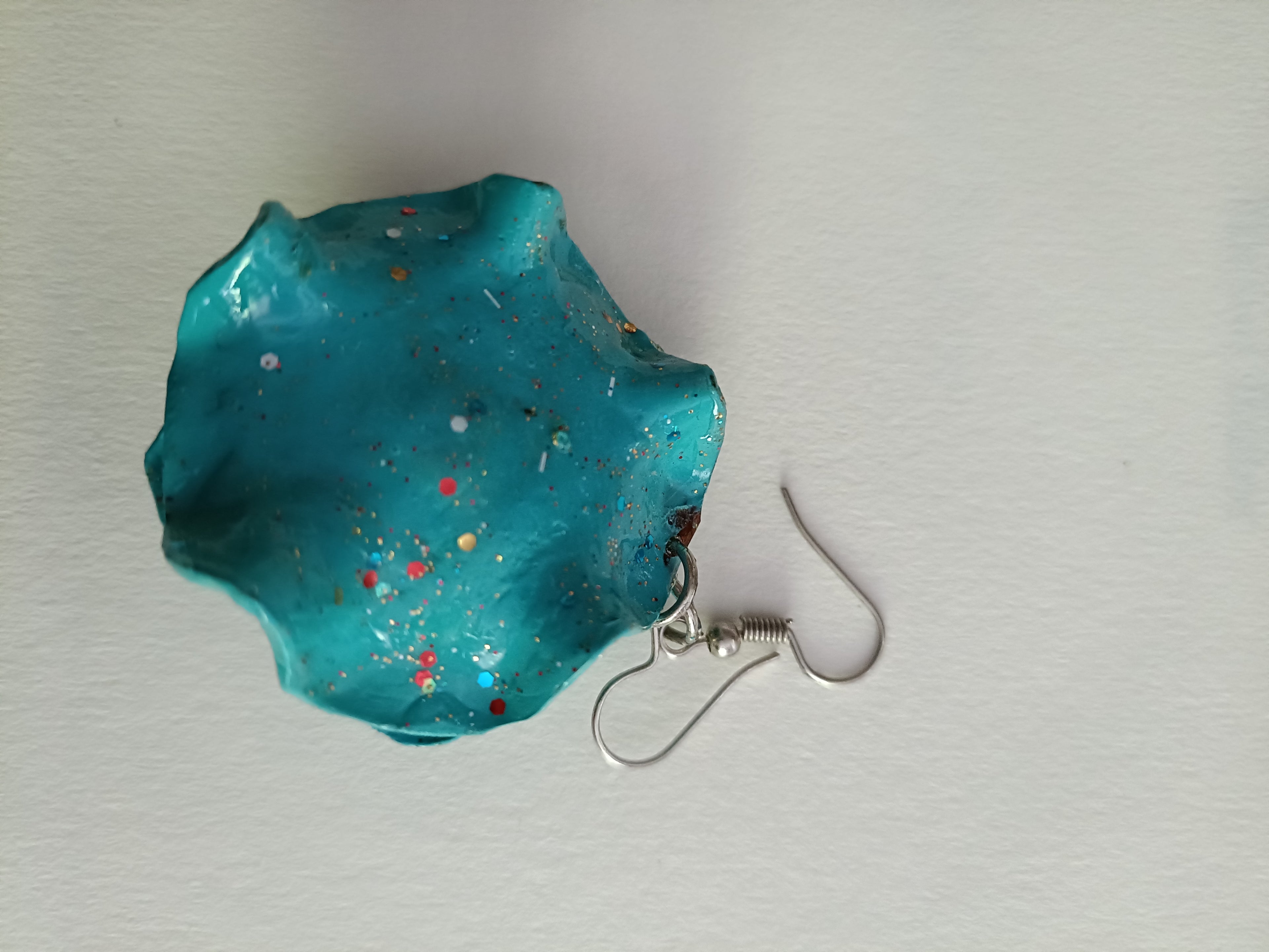 Orecchini di plastica riciclata