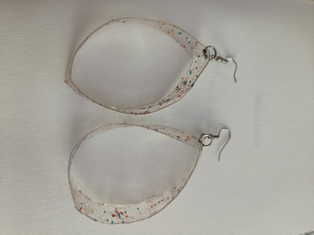 Orecchini di plastica riciclata